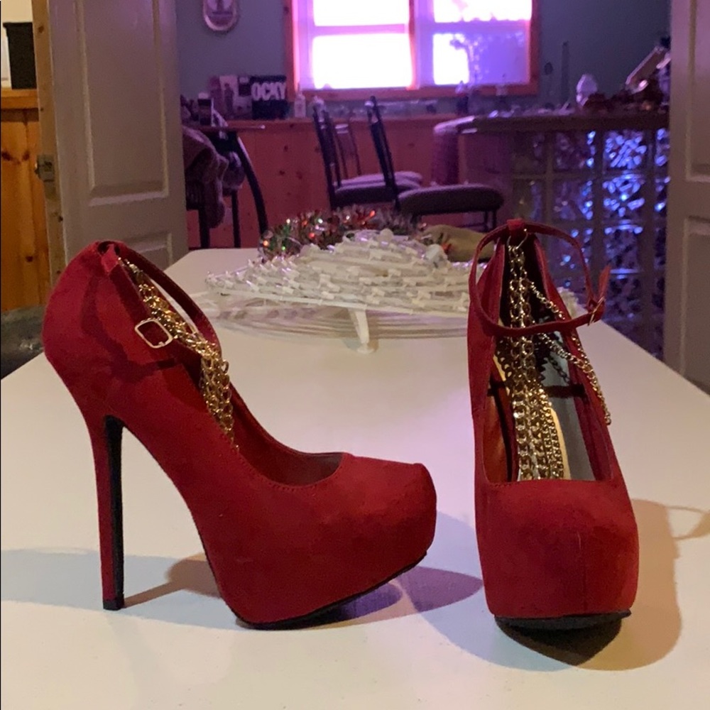 Faux Suede Ankle Chain Pumps